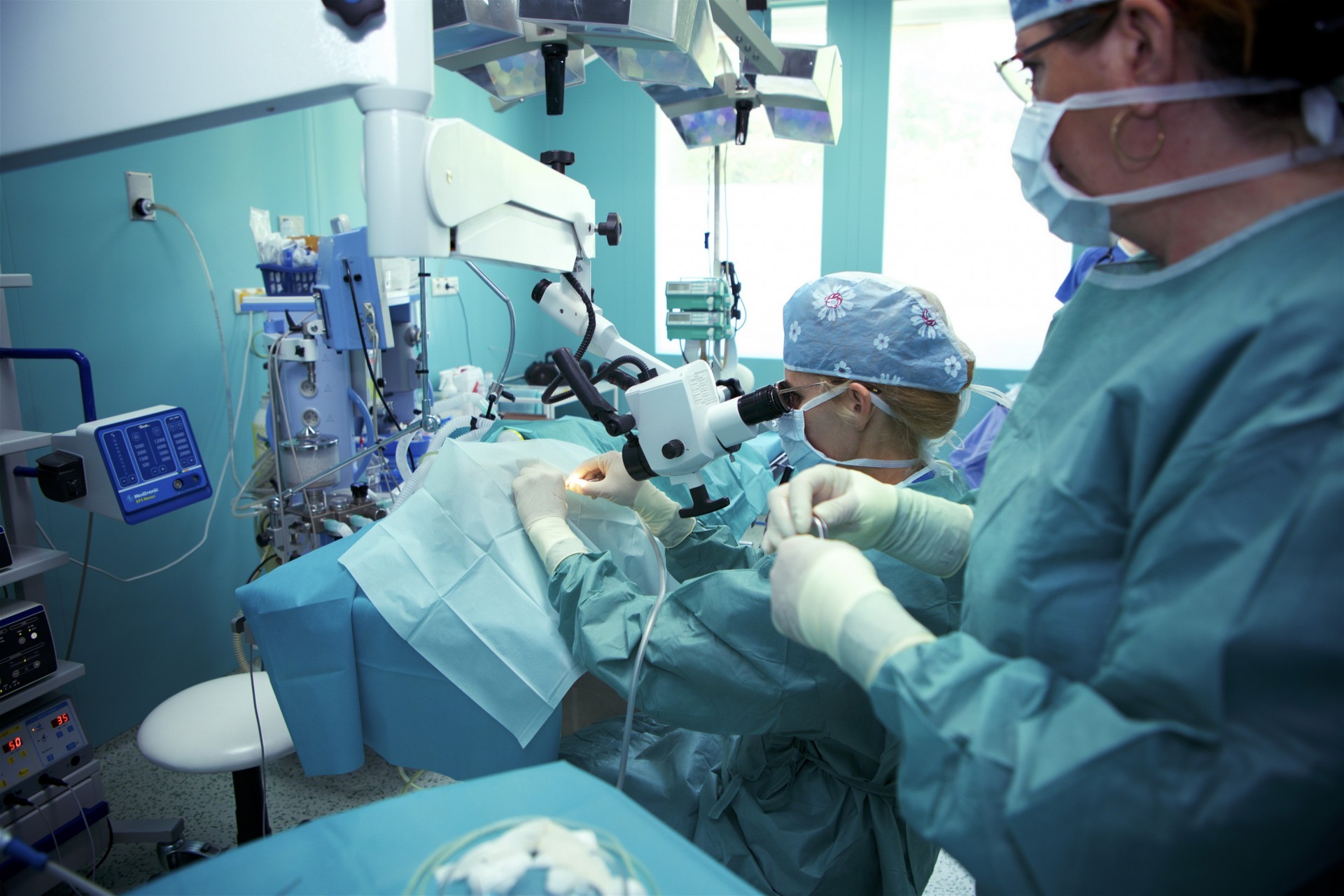 SK-MED – operačný mikroskop, jednodňová chirurgia